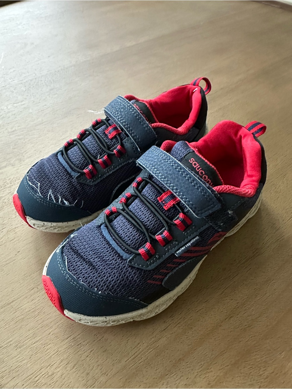 Saucony Wind Shield A/C Kids Sneakers, Size 1.5 Big Kid Wide, Navy and Red